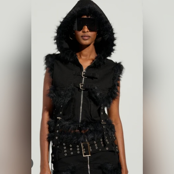 AKIRA Jackets & Blazers - Women's Akira Vest XL Black Fur Trim Hooded